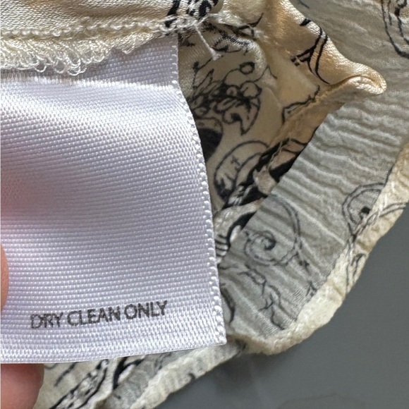 White House Black Market Romantic Silk Sleeveless Flowy Tank Top size Small - Picture 9 of 9